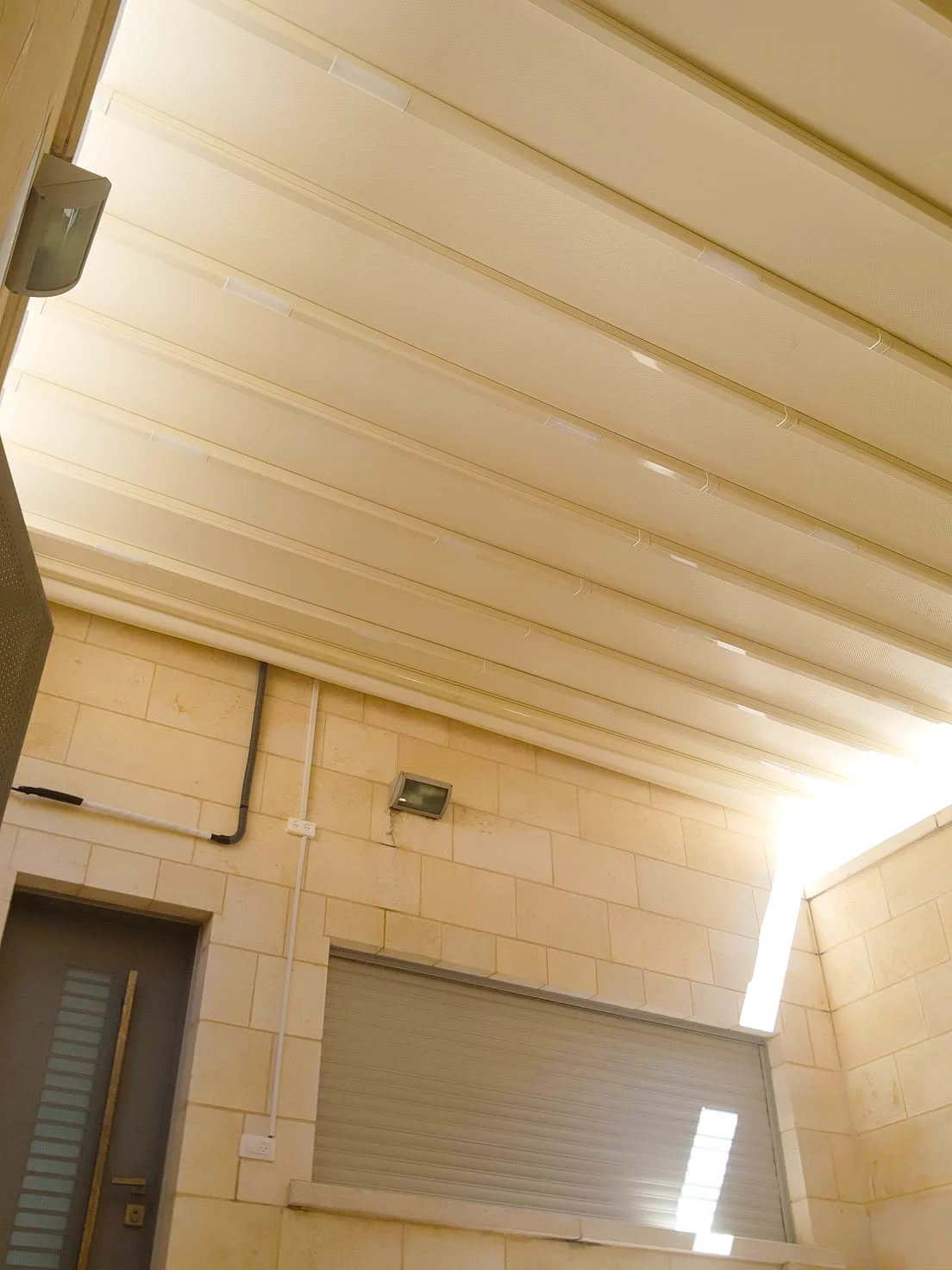 פרגולה חשמלית PVC – נצרת